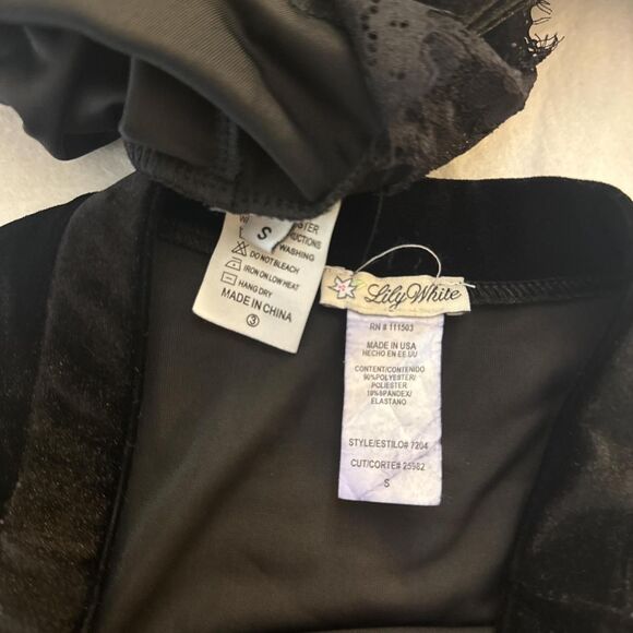 Goth velvet bell sleeves crop top mini skirt cross necklace and earrings - Picture 7 of 8